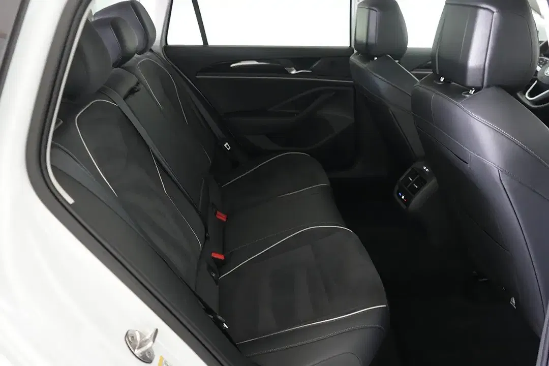 Volkswagen Passat Variant - Thumbnail 10