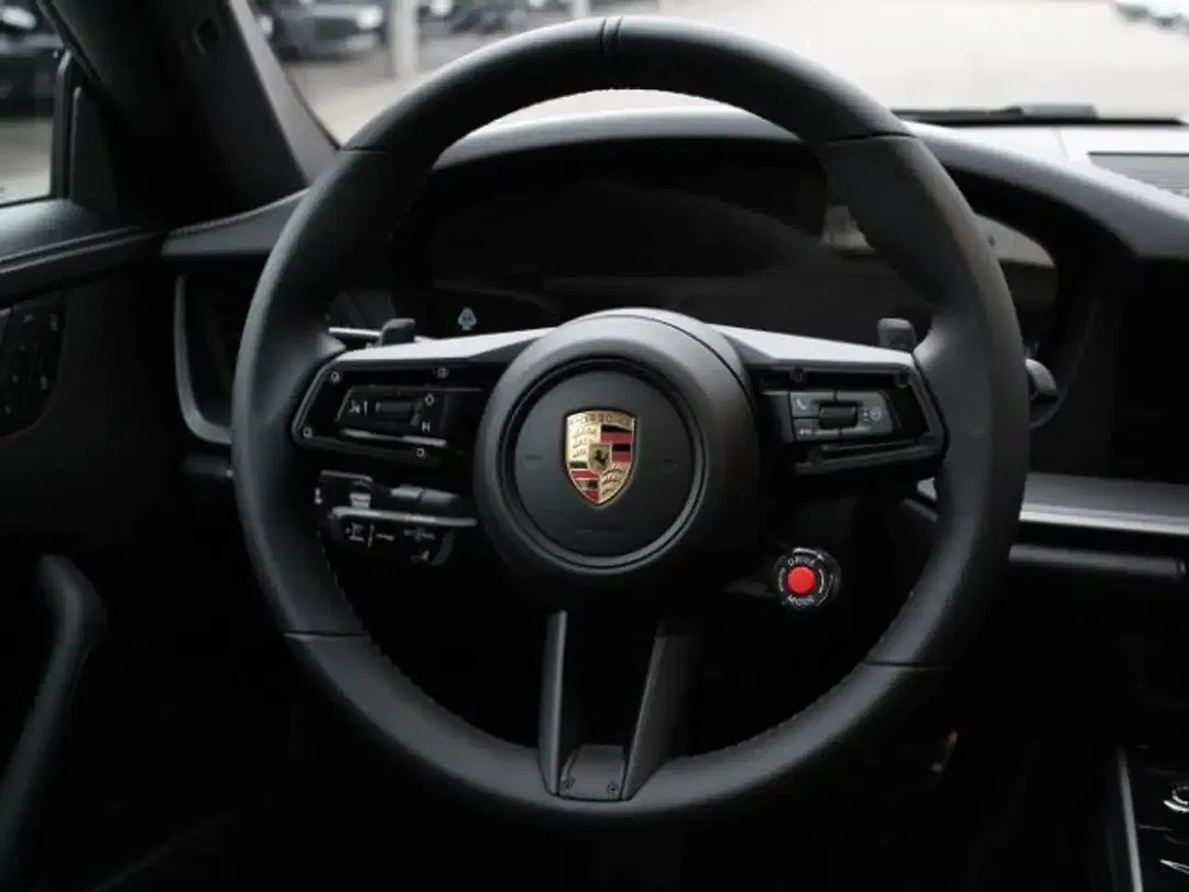 Porsche 992 - Thumbnail 5