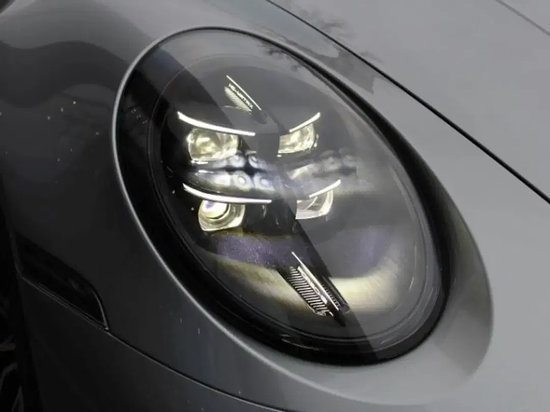 Porsche 992 - Thumbnail 7