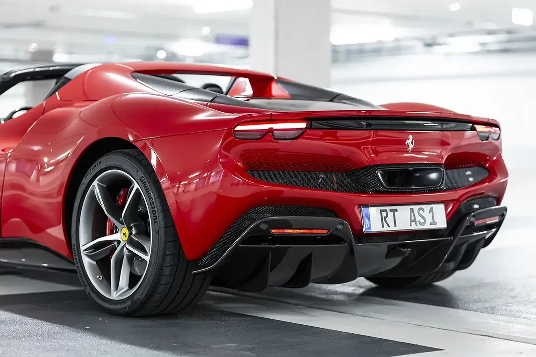 Ferrari 296 GTS - Thumbnail 11