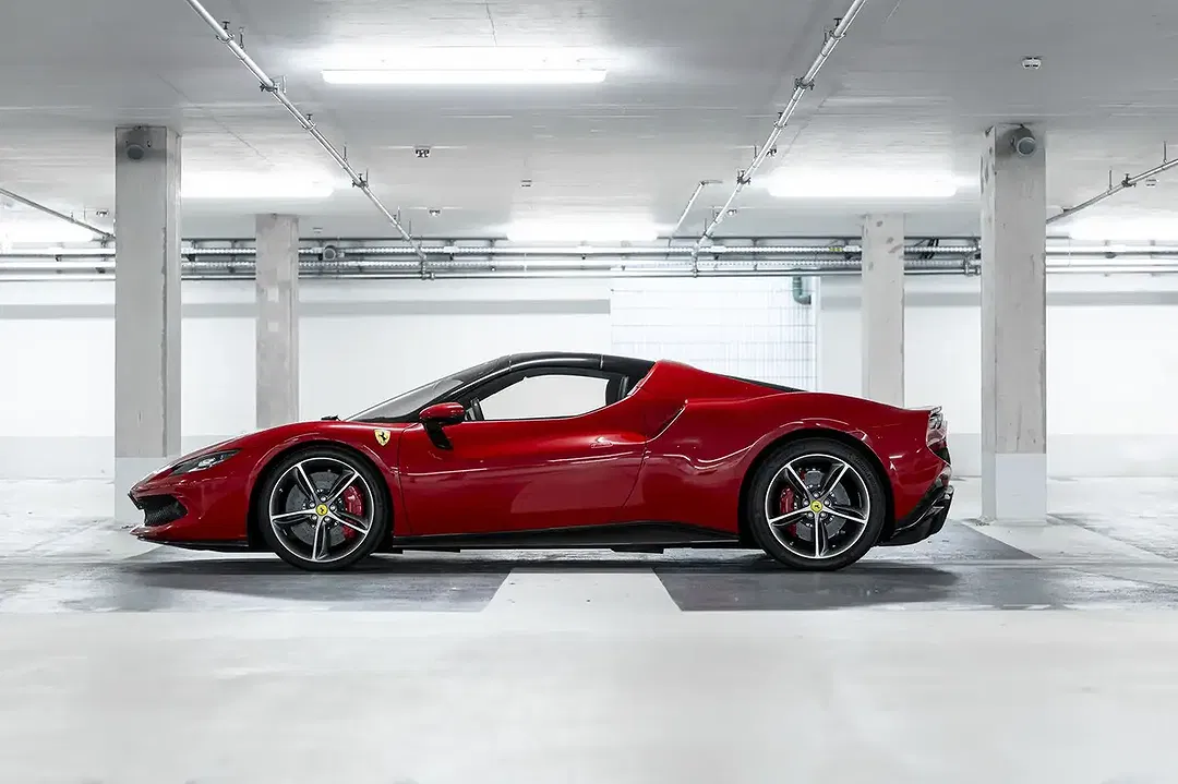 Ferrari 296 GTS - Thumbnail 3