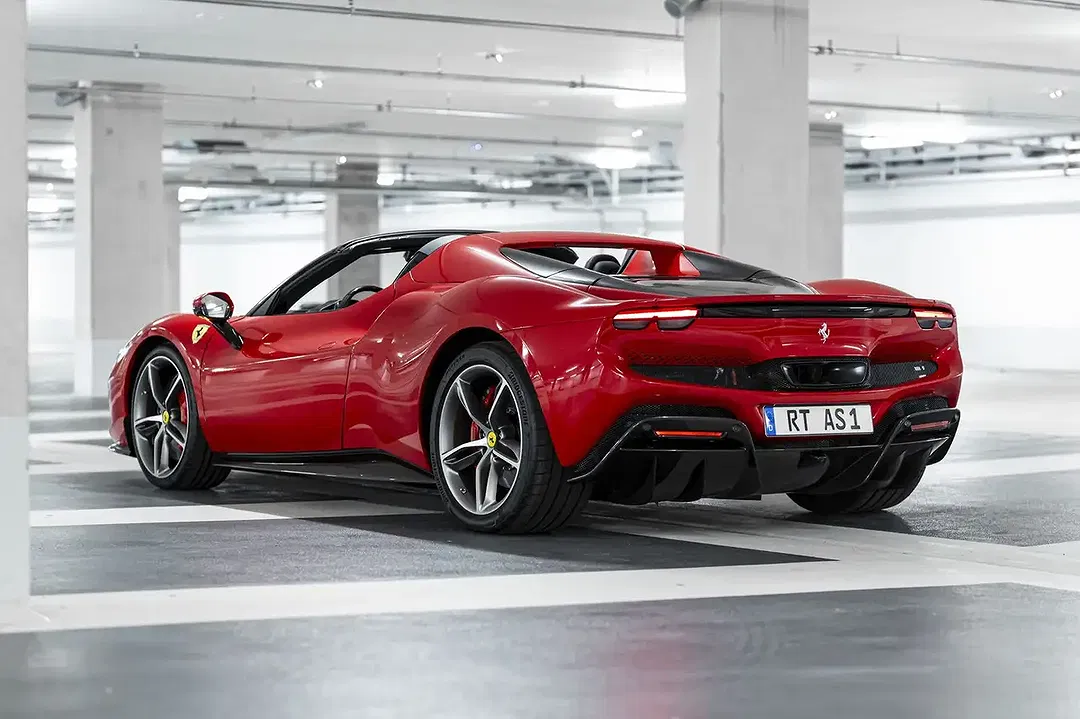 Ferrari 296 GTS - Thumbnail 5