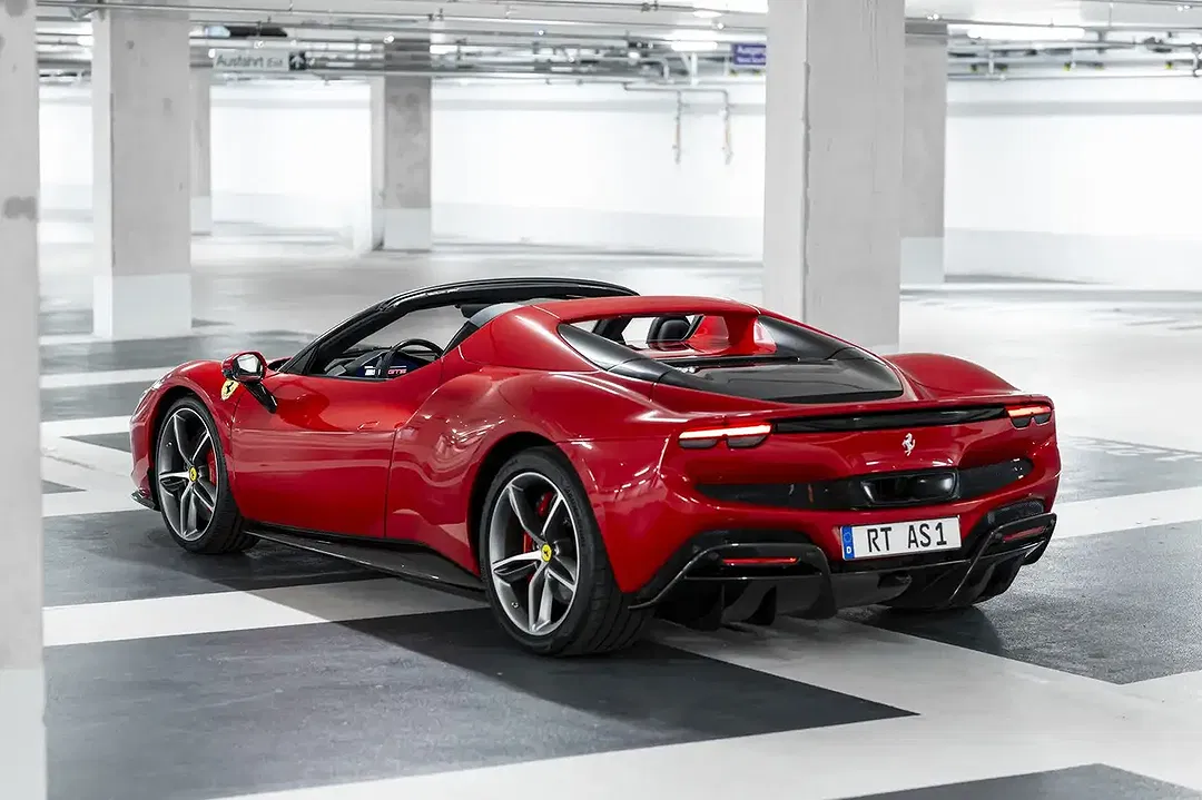 Ferrari 296 GTS - Thumbnail 6