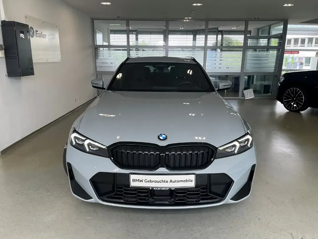 BMW 330 - Thumbnail 2