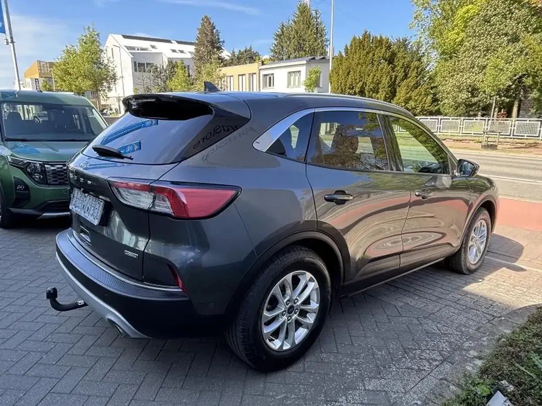 Ford Kuga - Thumbnail 2