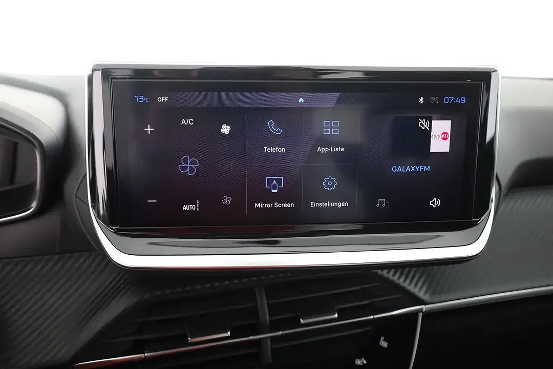 Peugeot 208 - Thumbnail 11