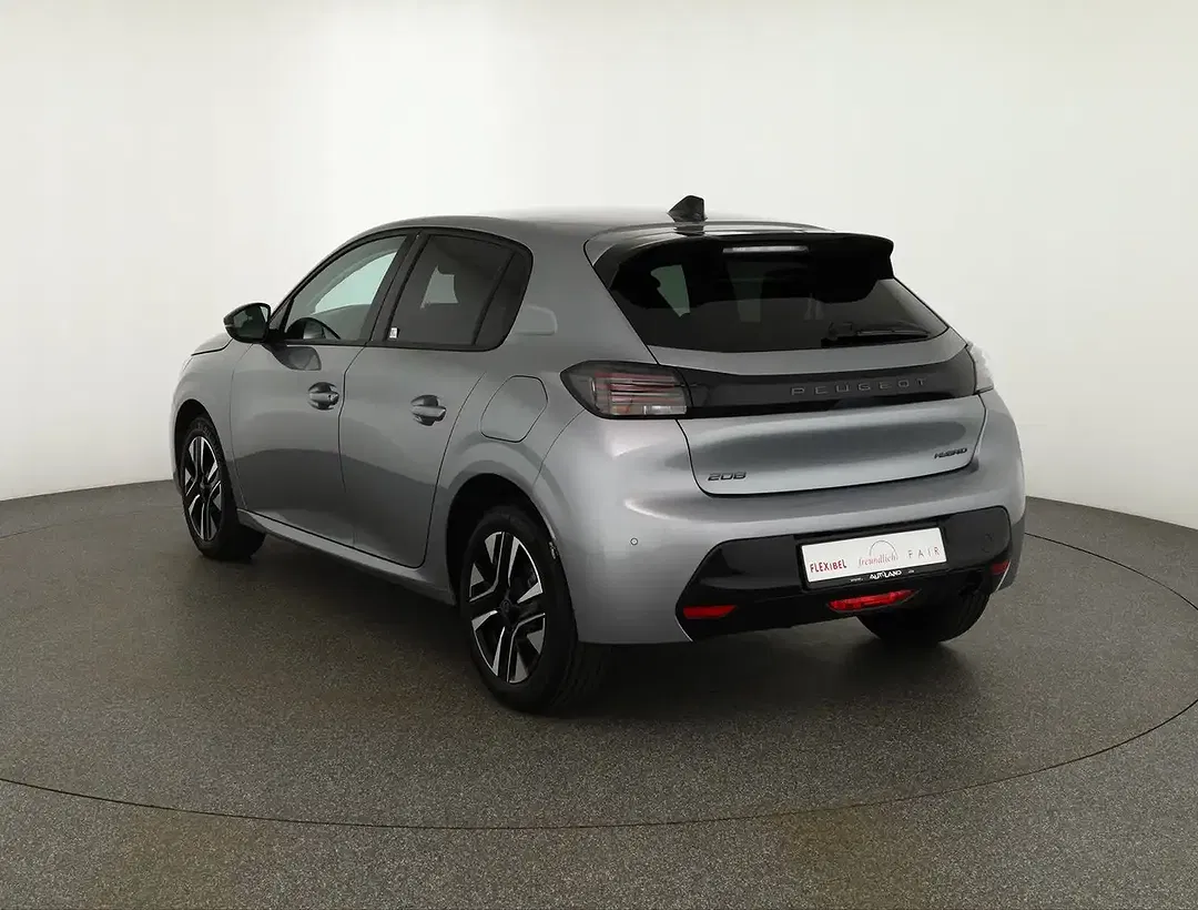 Peugeot 208 - Thumbnail 3