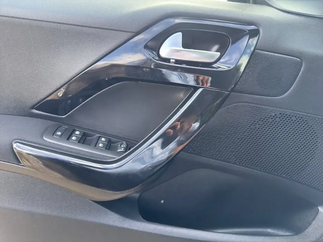 Peugeot 2008 - Thumbnail 15