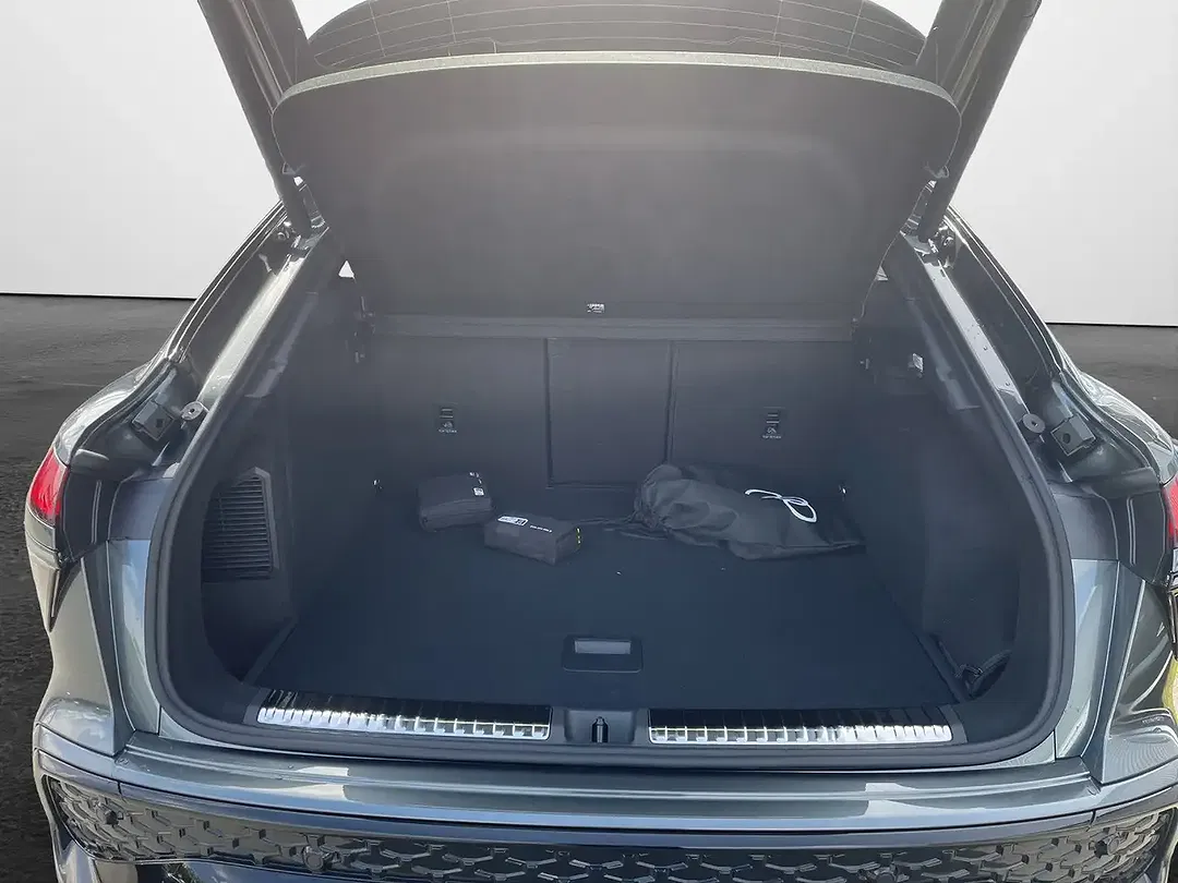 Audi Q3 - Thumbnail 11