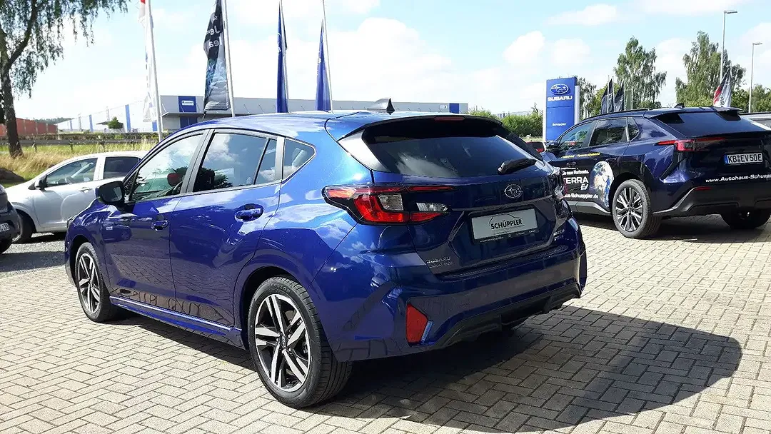Subaru Impreza - Thumbnail 5