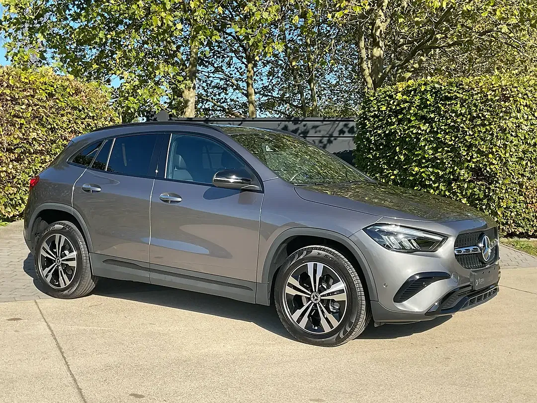 Mercedes-Benz GLA 180 - Thumbnail 2