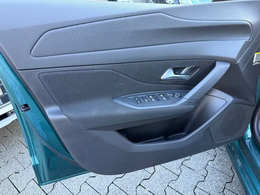 Peugeot 308 - Thumbnail 12