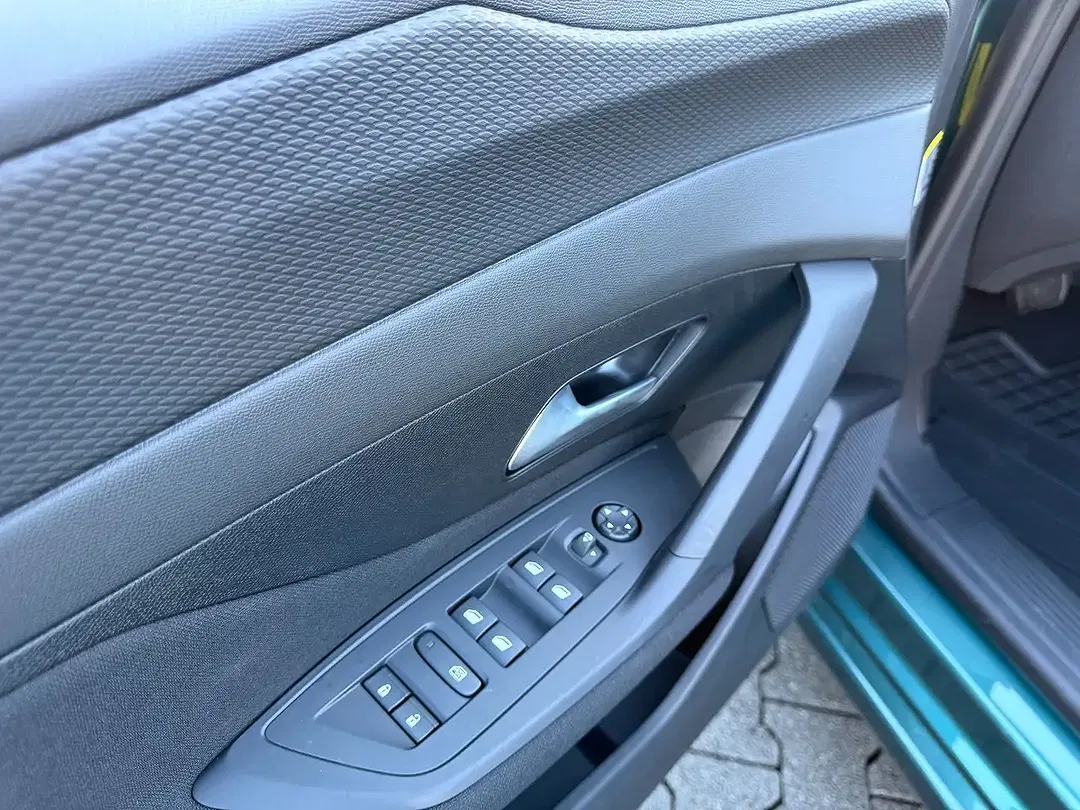 Peugeot 308 - Thumbnail 13