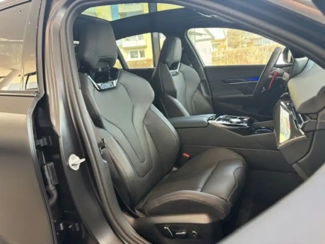 BMW M5 - Thumbnail 9