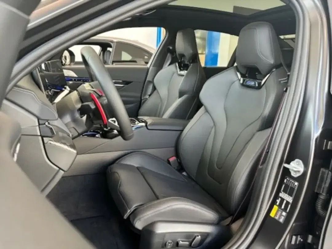 BMW M5 - Thumbnail 10