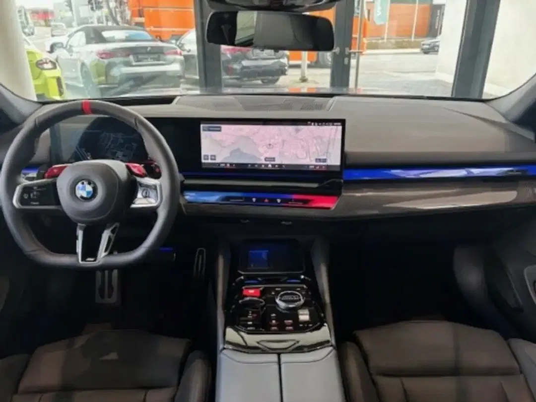 BMW M5 - Thumbnail 12