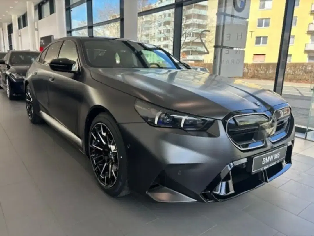 BMW M5 - Thumbnail 3