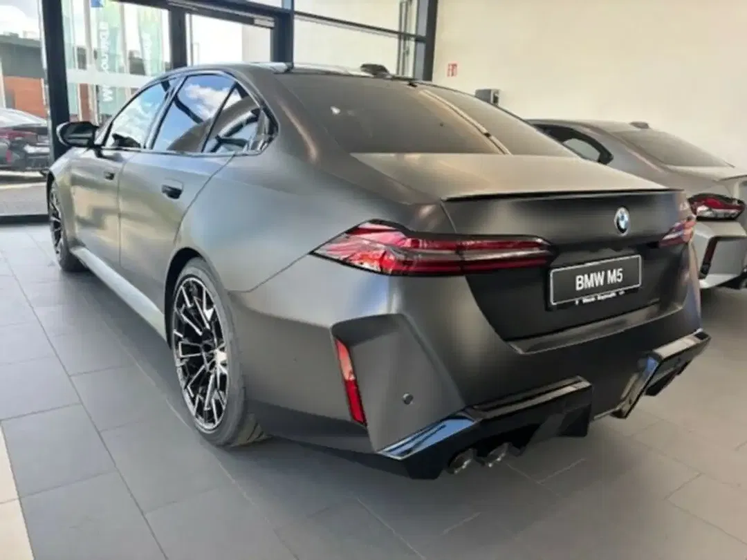 BMW M5 - Thumbnail 6