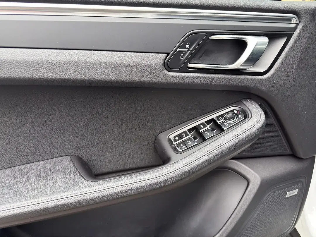 Porsche Macan - Thumbnail 15