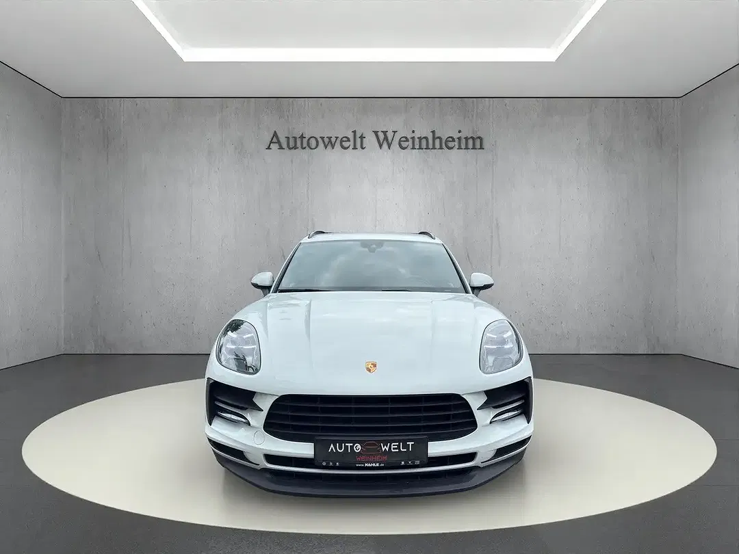 Porsche Macan - Thumbnail 2