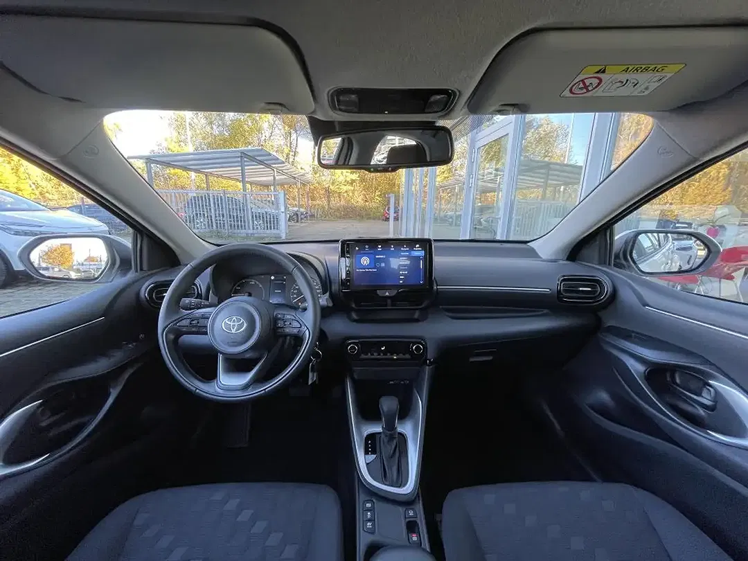 Toyota Yaris - Thumbnail 9