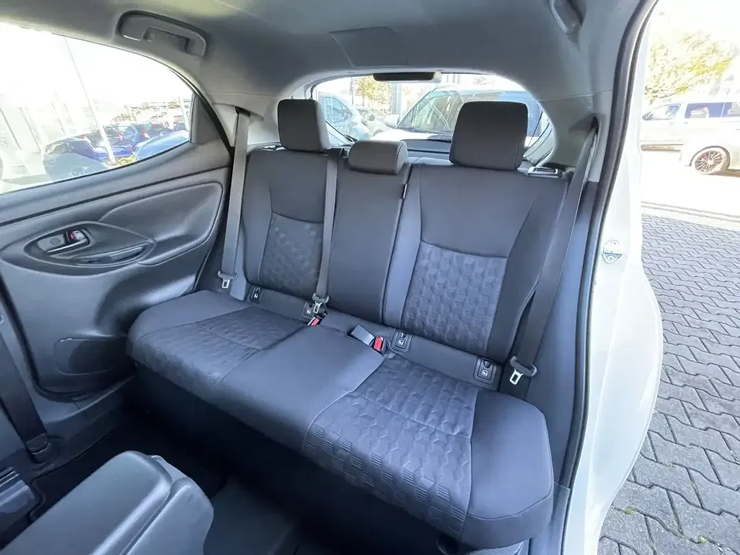 Toyota Yaris - Thumbnail 10