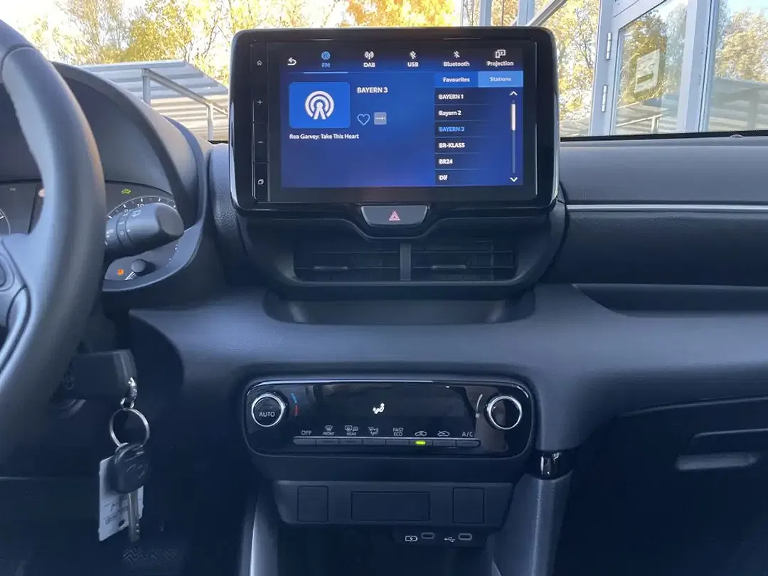 Toyota Yaris - Thumbnail 11