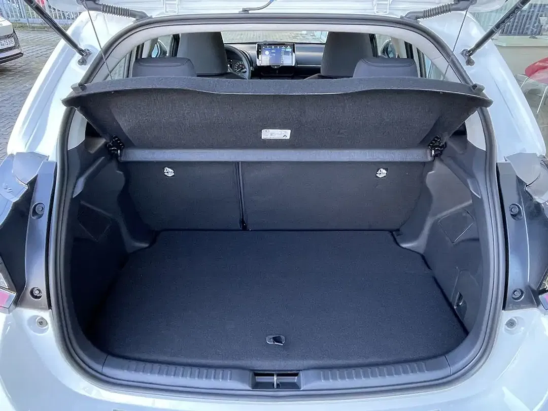 Toyota Yaris - Thumbnail 13