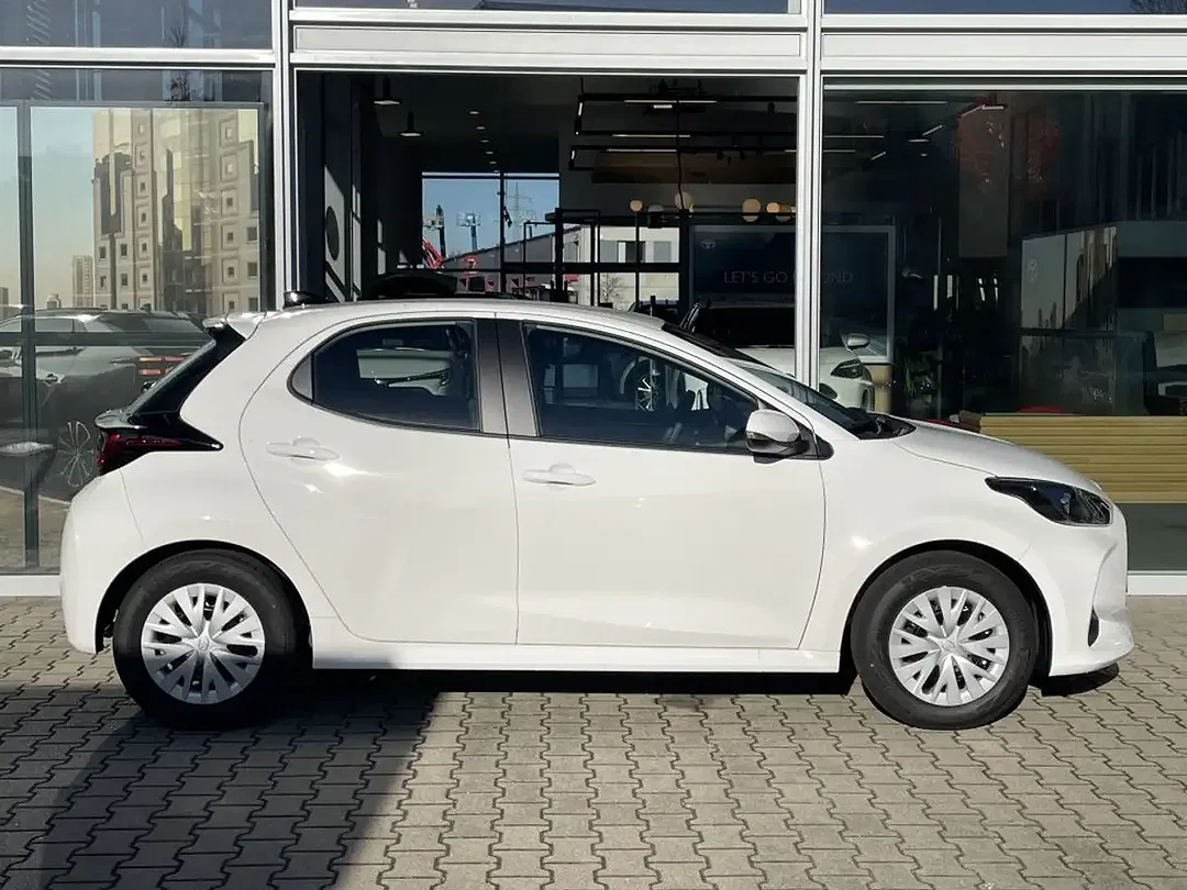 Toyota Yaris - Thumbnail 3
