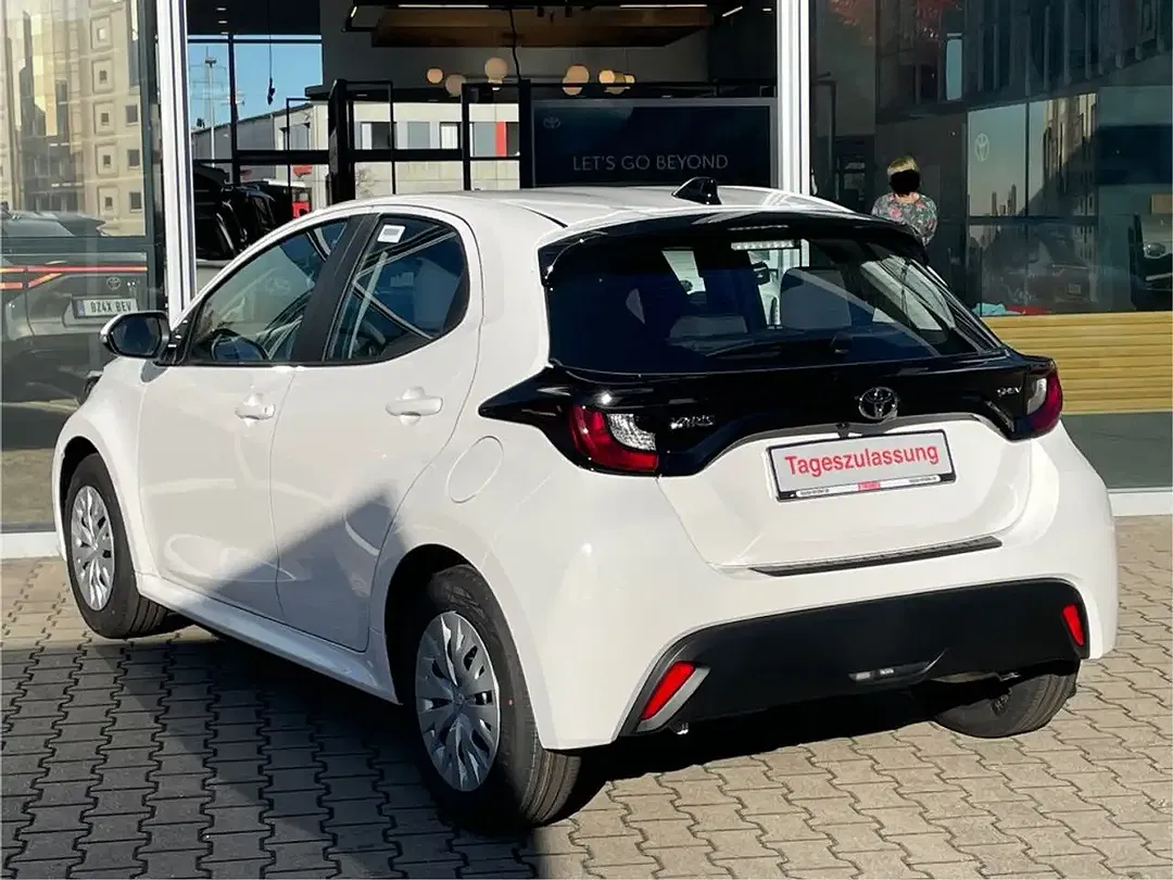 Toyota Yaris - Thumbnail 5