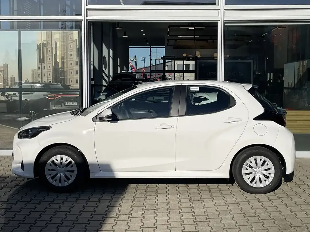 Toyota Yaris - Thumbnail 6