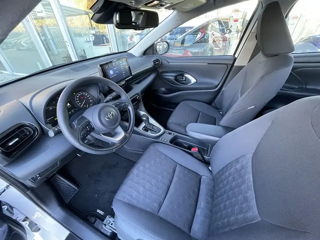 Toyota Yaris - Thumbnail 7
