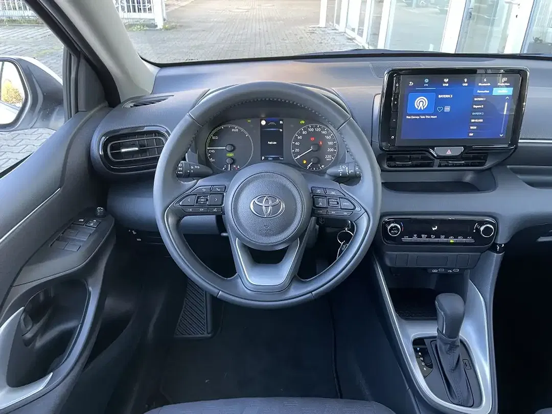 Toyota Yaris - Thumbnail 8