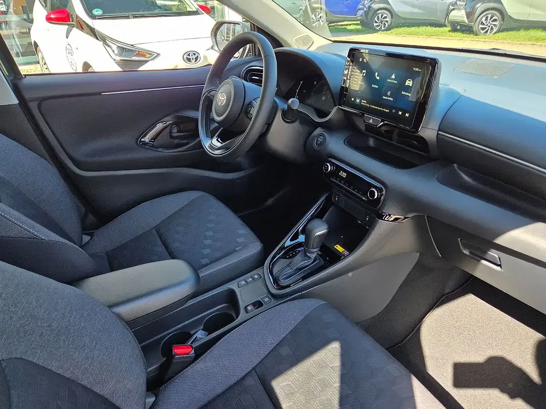 Toyota Yaris - Thumbnail 9