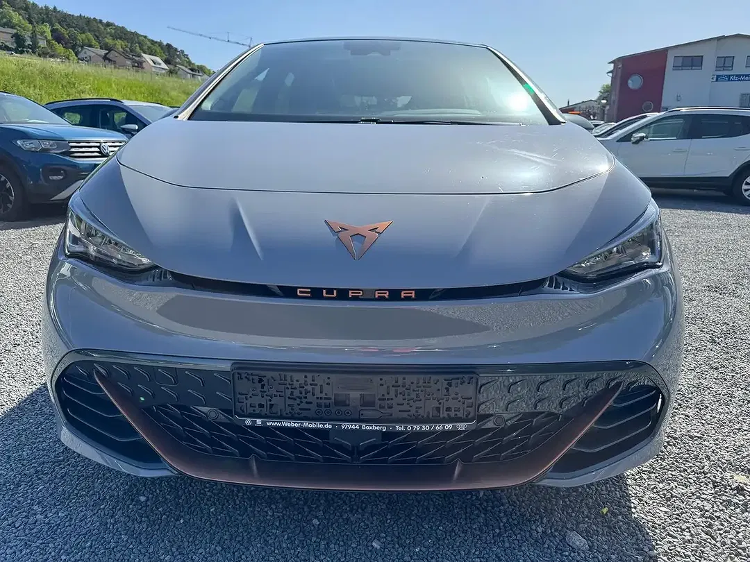 CUPRA Born - Thumbnail 2