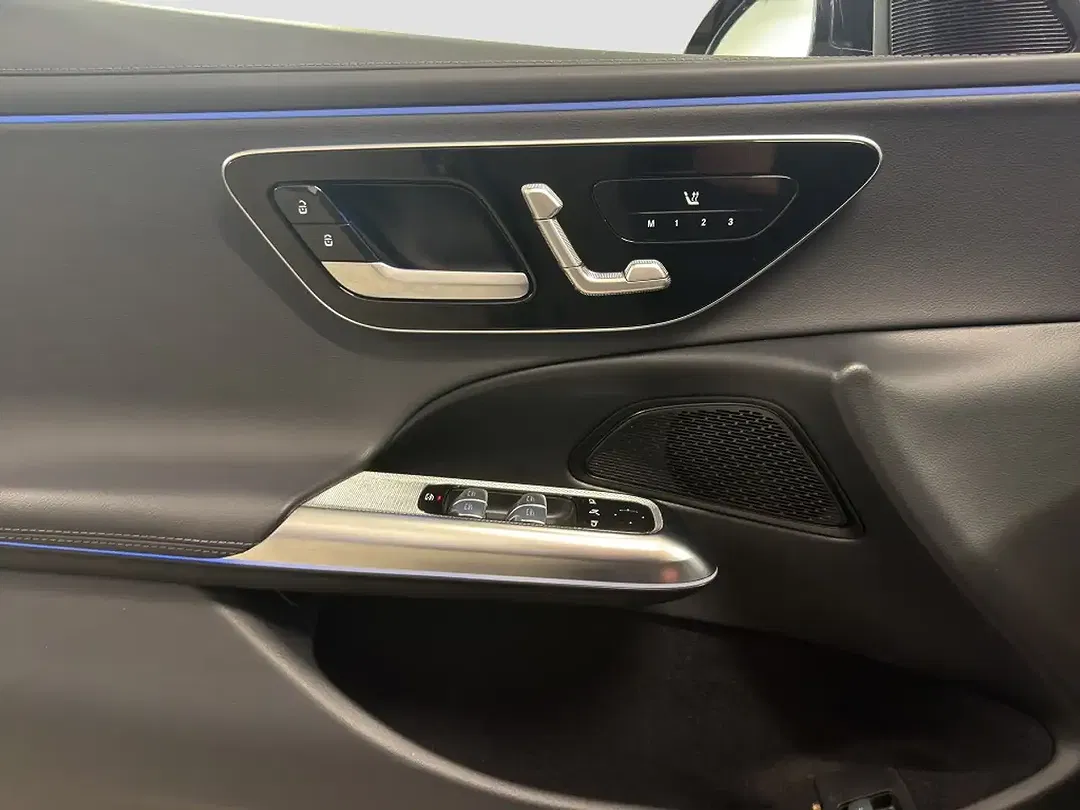 Mercedes-Benz E 220 - Thumbnail 10