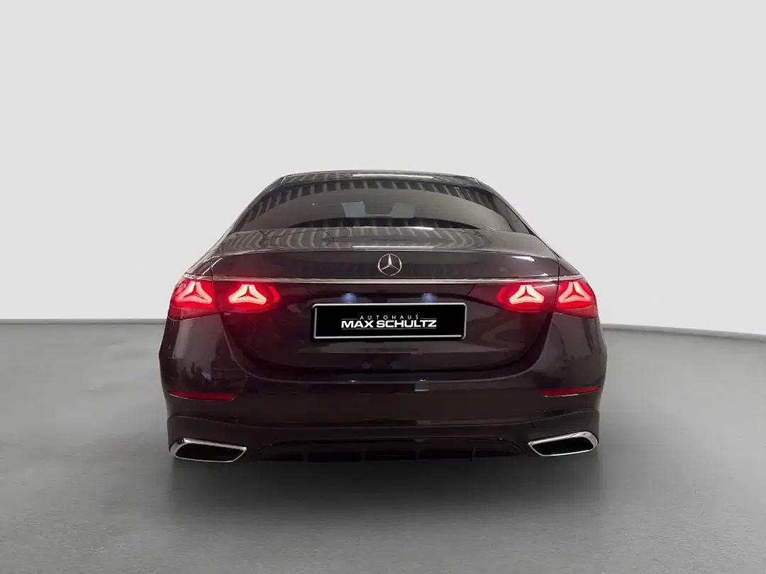 Mercedes-Benz E 220 - Thumbnail 4