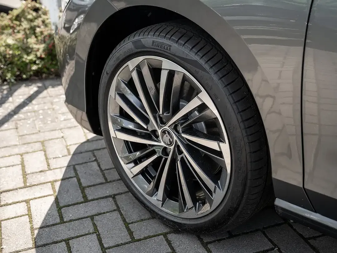 Skoda Superb - Thumbnail 5