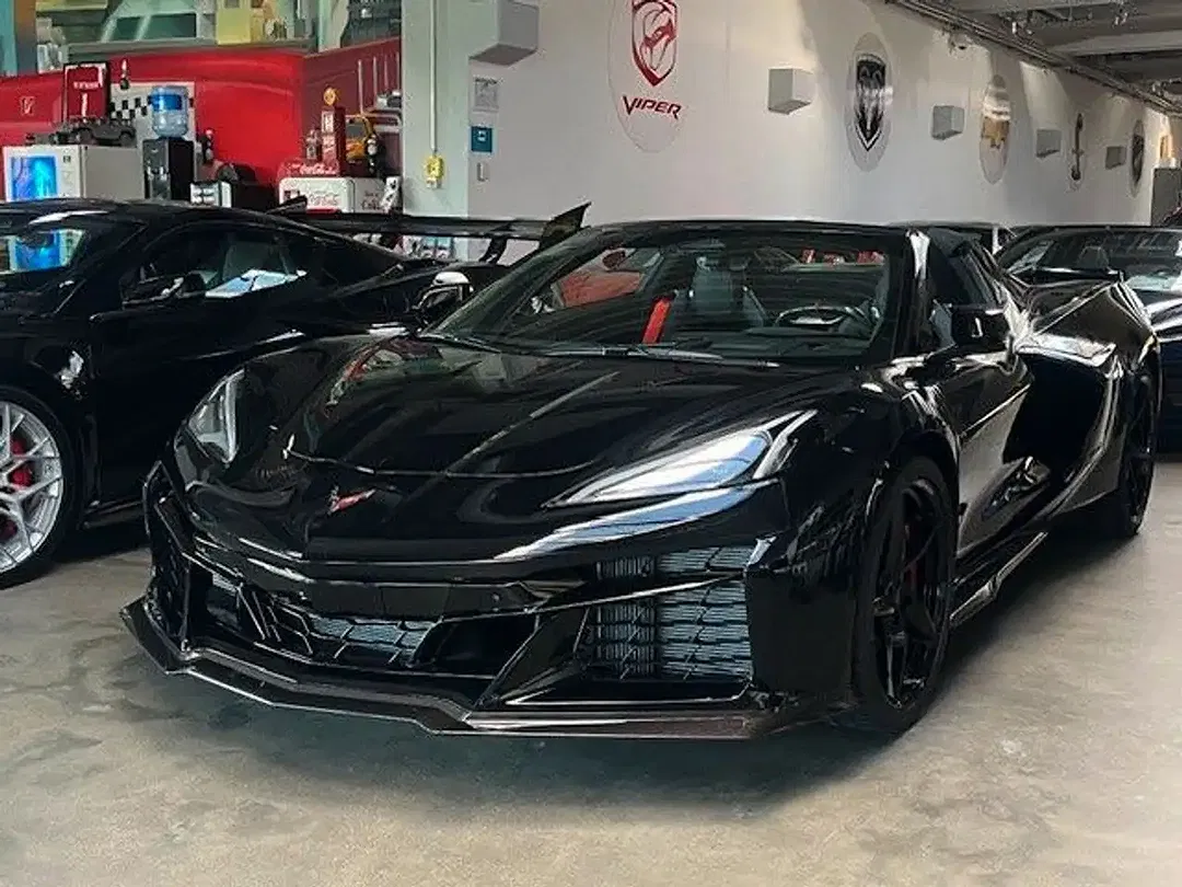 Corvette C8 - Thumbnail 1