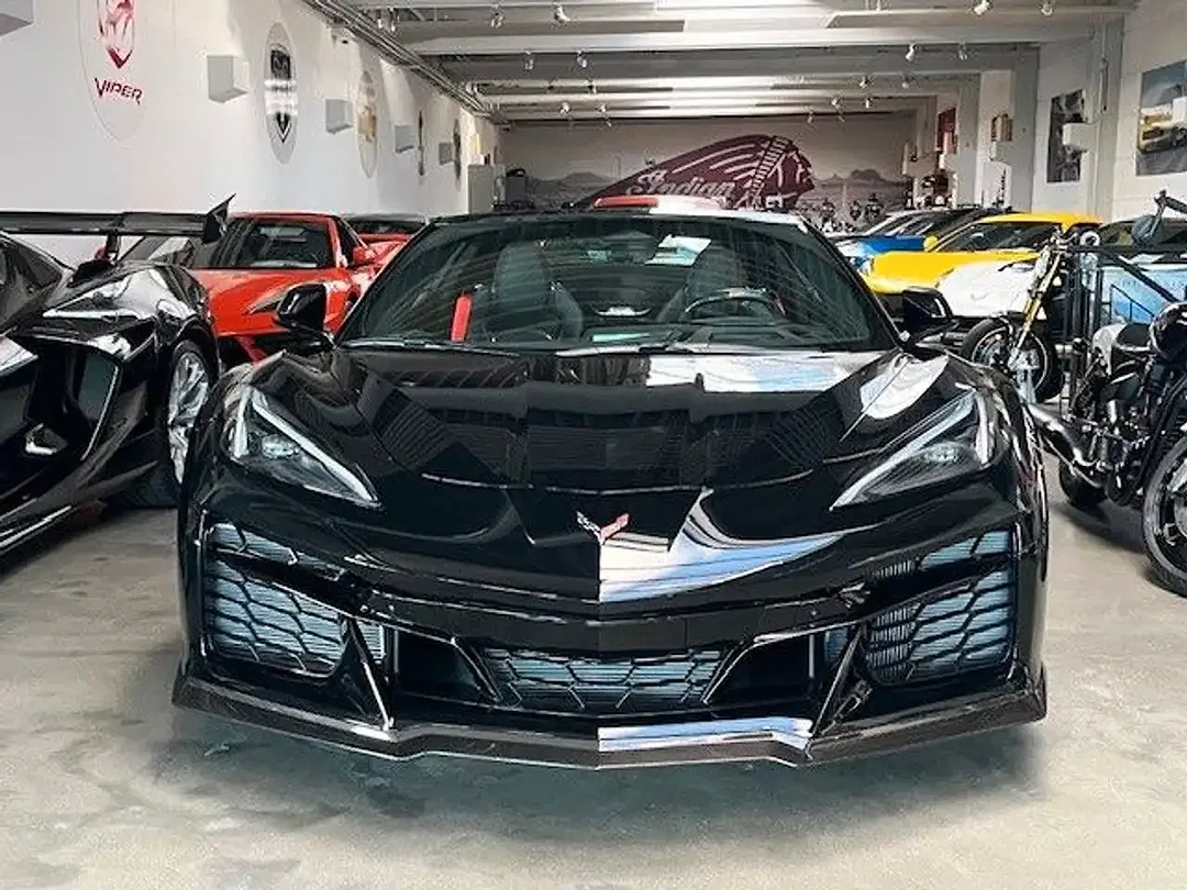 Corvette C8 - Thumbnail 3