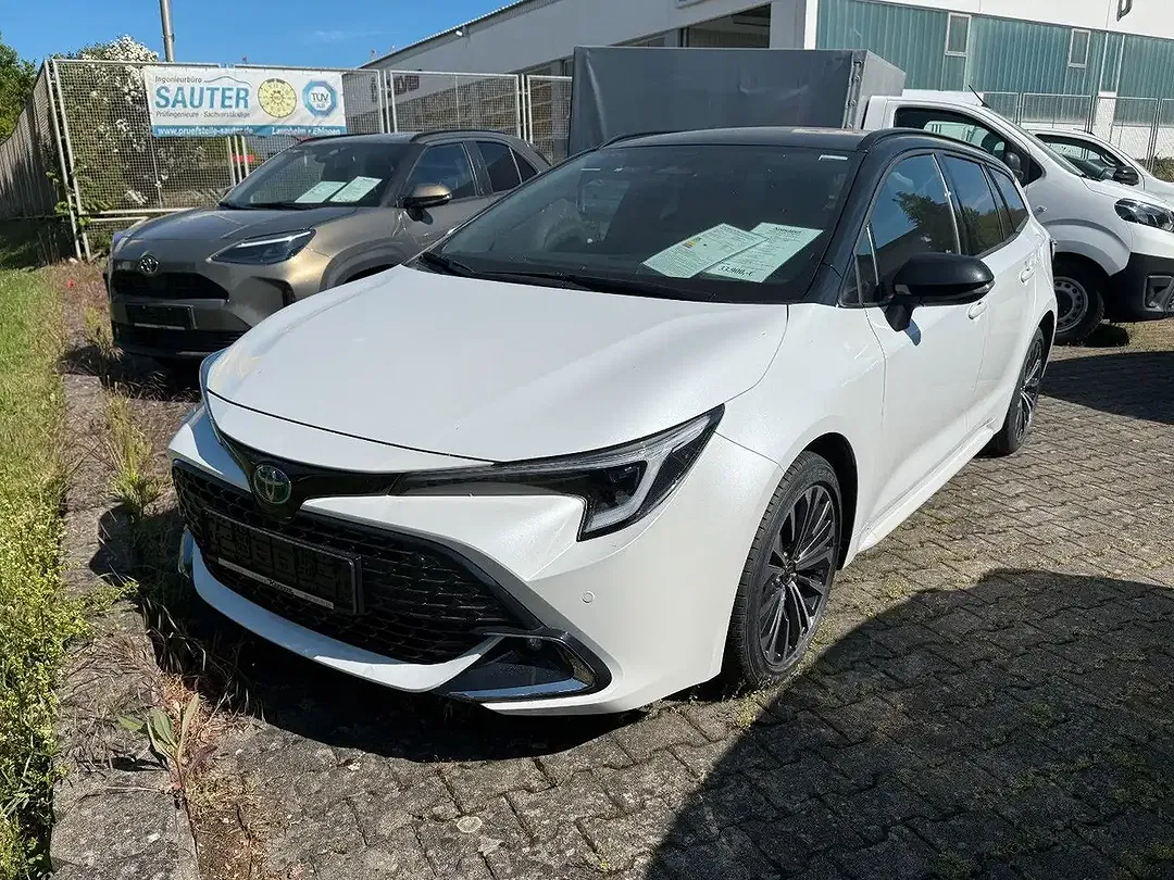 Toyota Corolla - Thumbnail 1