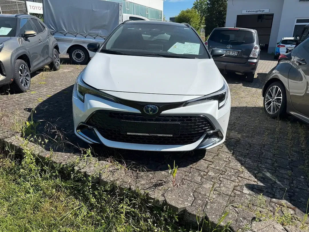 Toyota Corolla - Thumbnail 2