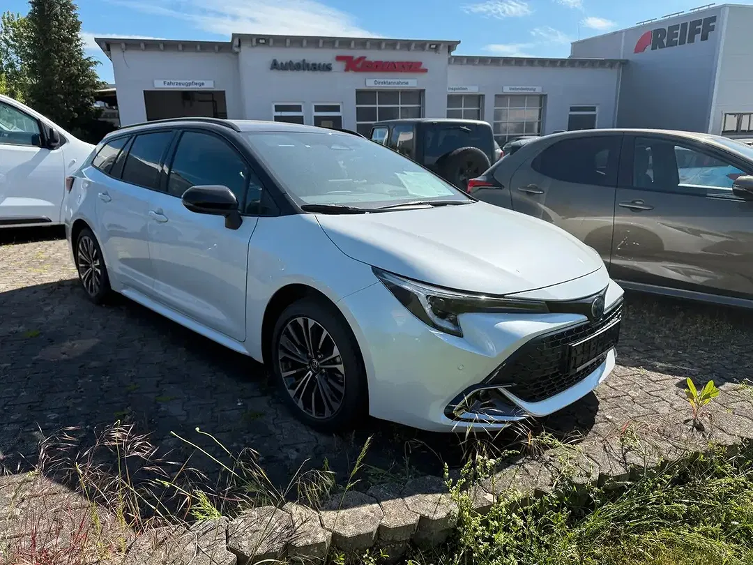 Toyota Corolla - Thumbnail 4