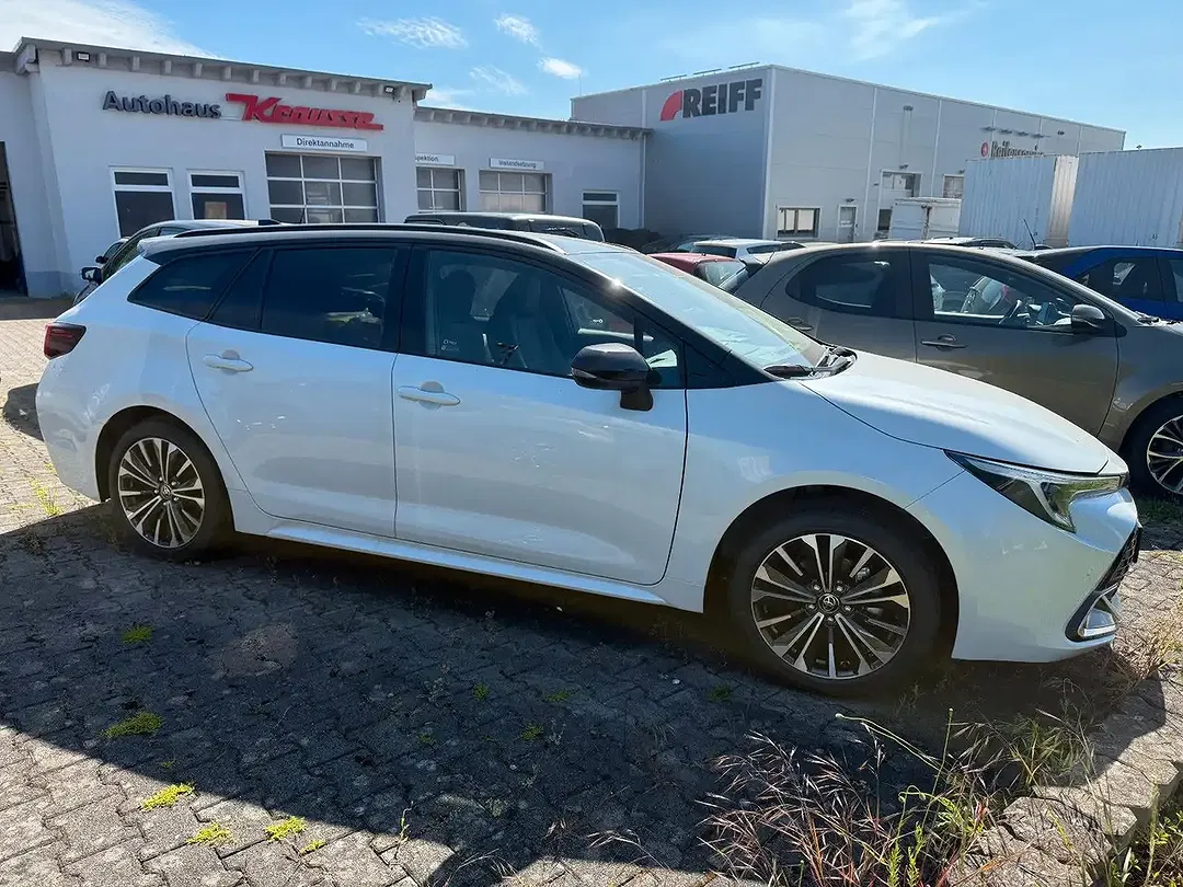 Toyota Corolla - Thumbnail 5