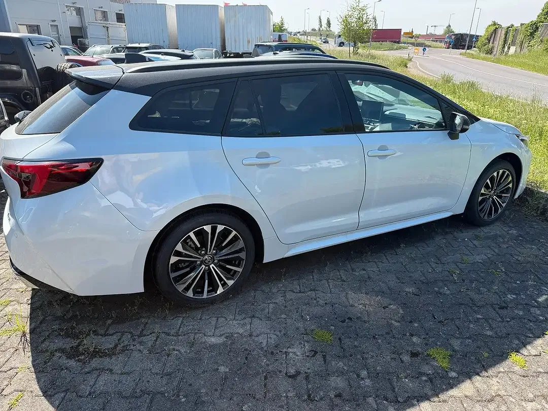Toyota Corolla - Thumbnail 6