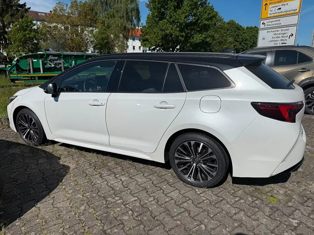 Toyota Corolla - Thumbnail 9