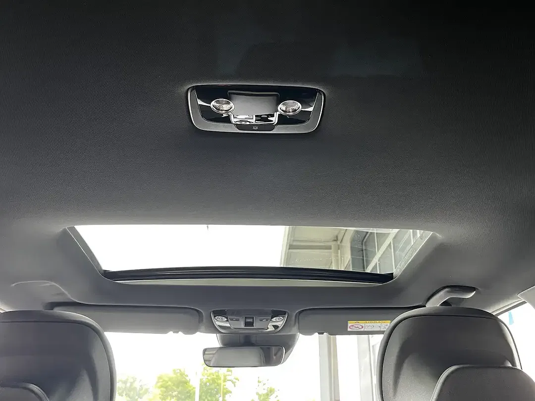 Kia EV6 - Thumbnail 10