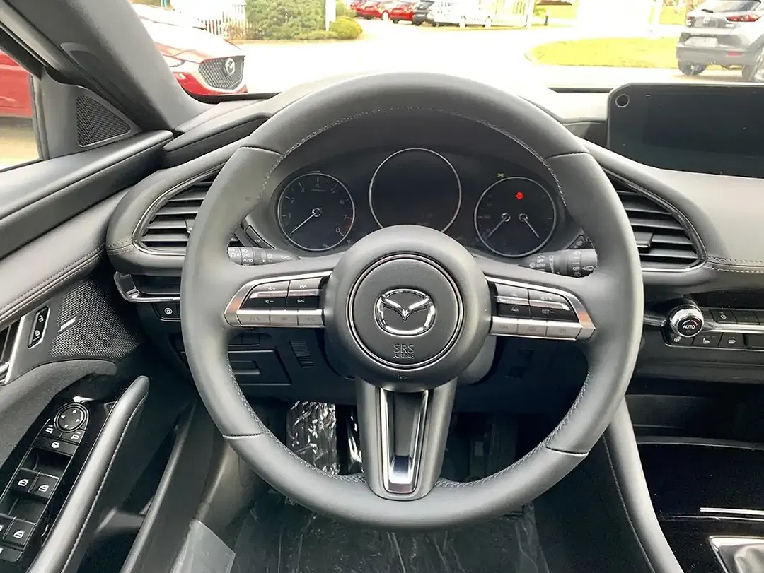 Mazda 3 - Thumbnail 13