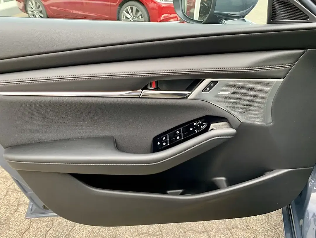 Mazda 3 - Thumbnail 15