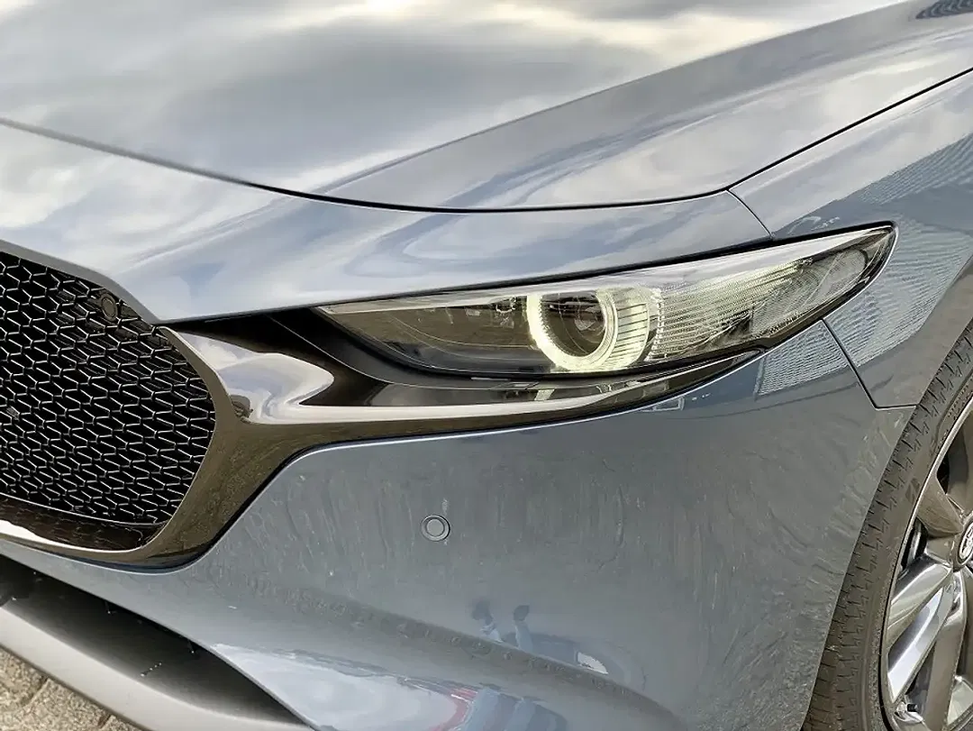 Mazda 3 - Thumbnail 3